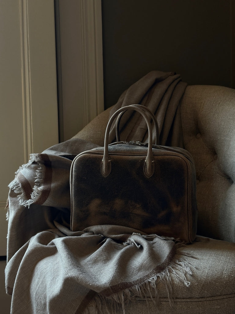 Arts & Science - Short Handle Bowling Bag S in Dark Beige