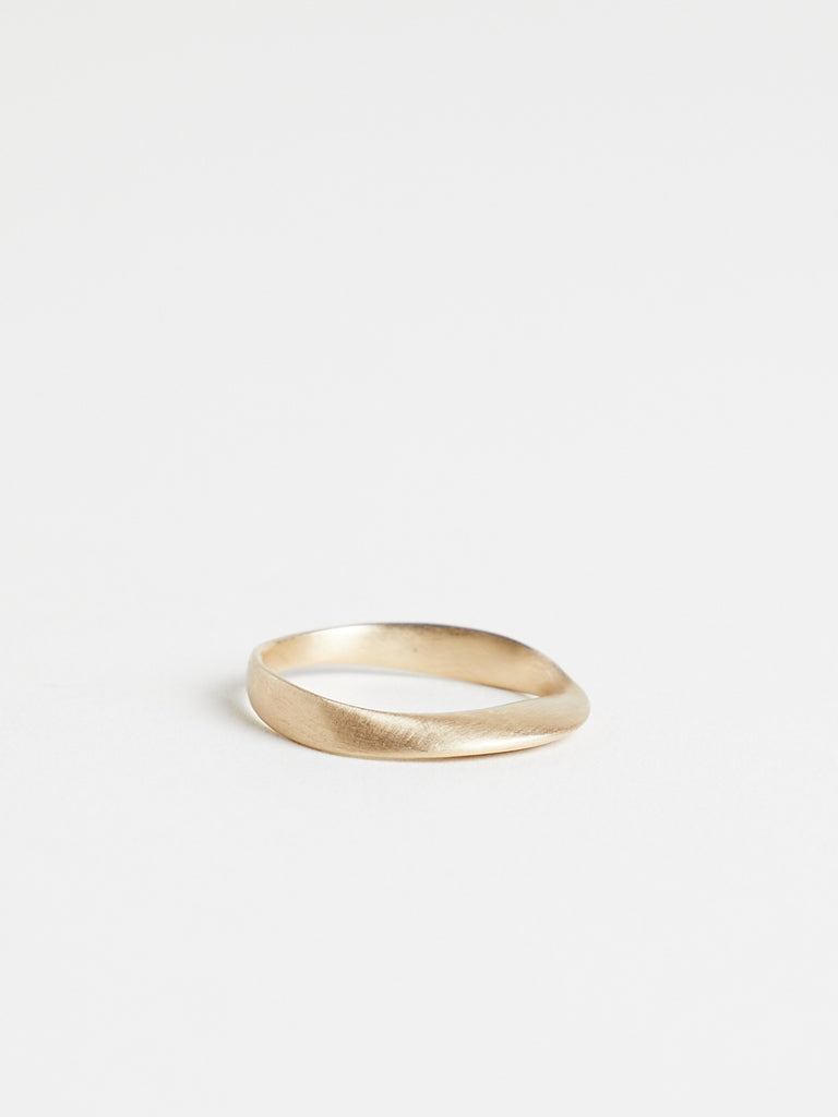 Anaconda - Ribbon Ring in 9k Yellow Gold