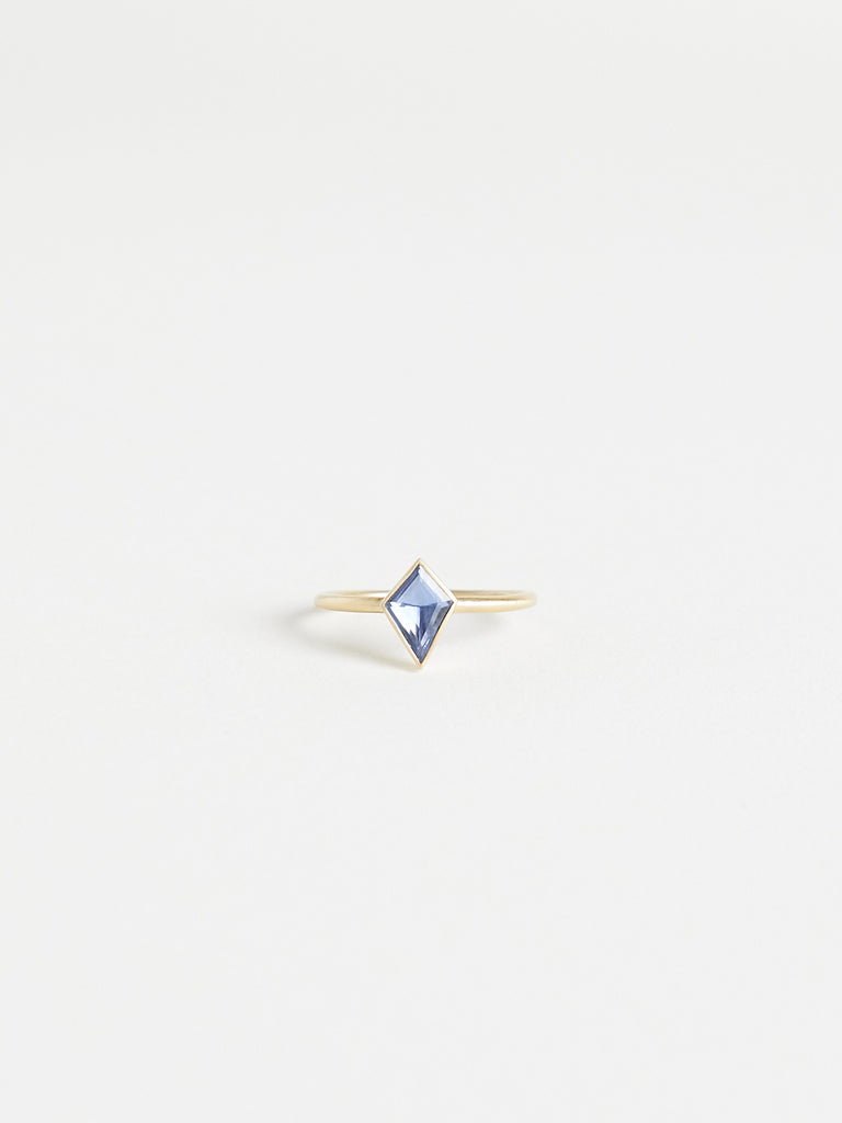Gabriella Kiss - 0.52ct Kite Shaped Blue Sapphire Ring in 18k Yellow Gold