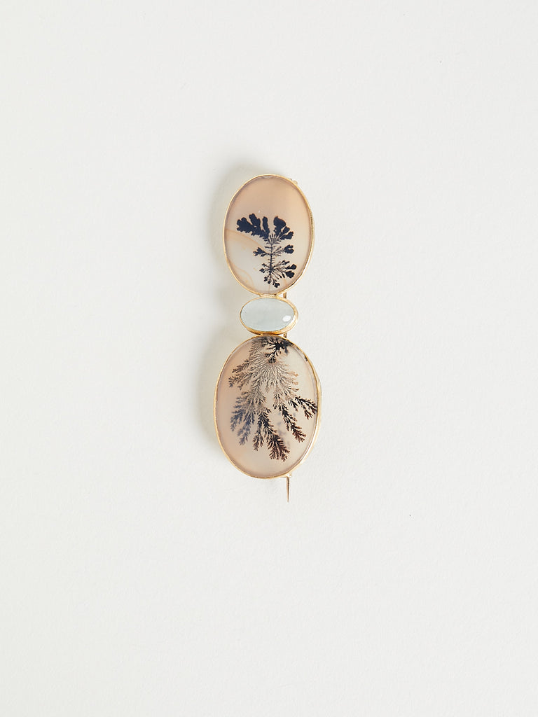 Judy Geib - Dendritic Agate Small Bow Brooch with an Aquamarine Center in 18k Yellow Gold
