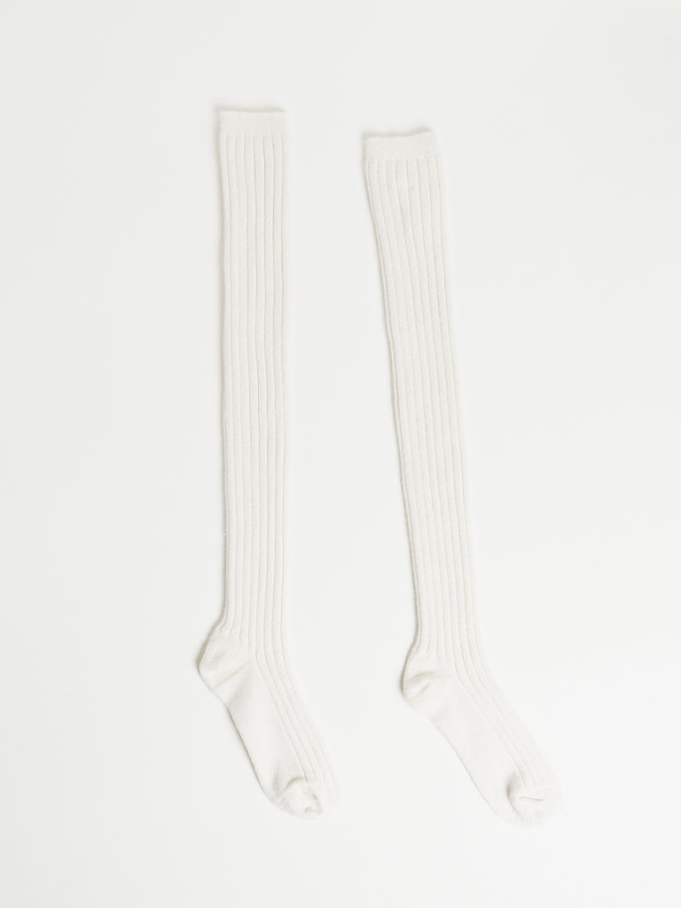 Auralee Cashmere Low Gauge Knee-High Socks in Ivory/White