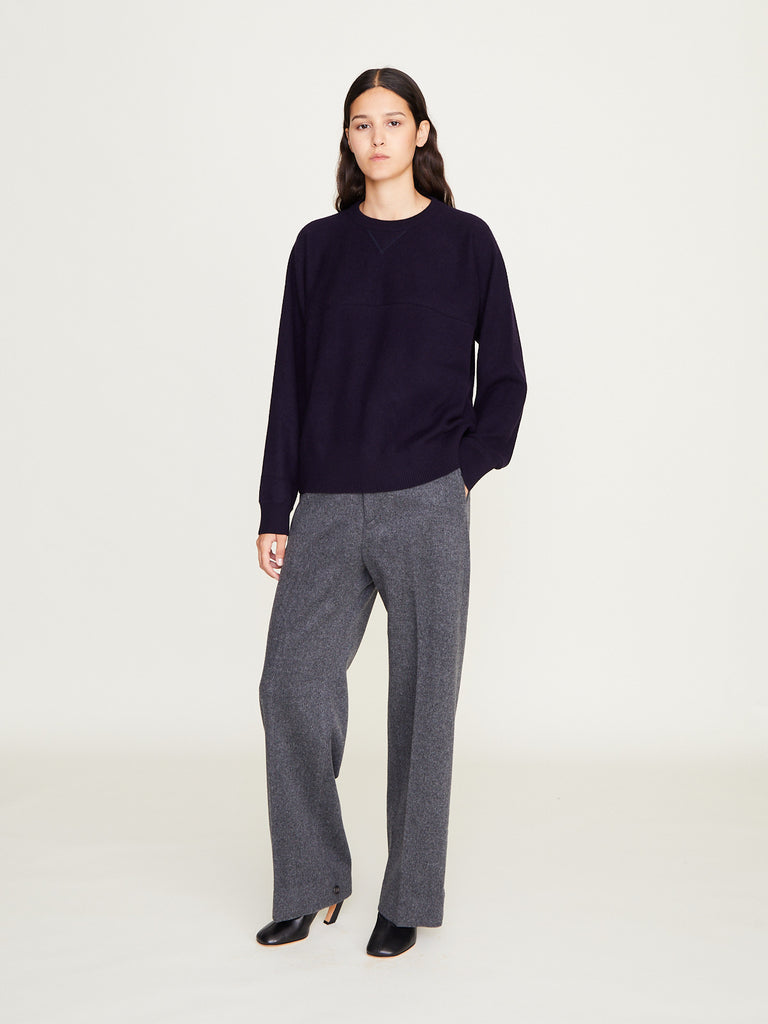 Bare - Feather-Soft Cashmere Sweatshirt in Navy