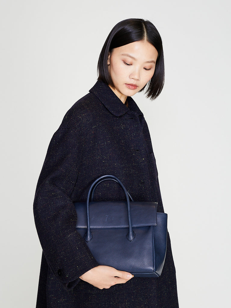 Arts & Science - Stitch Flap Bag S in Navy