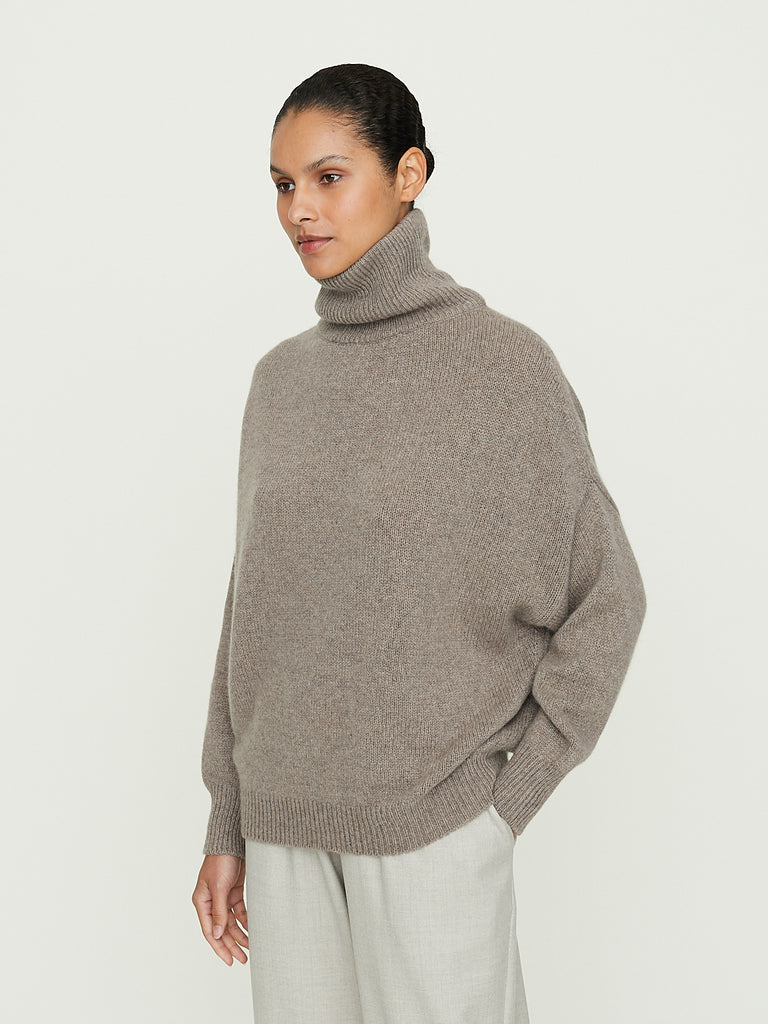 Dusan Easy T-Neck Sweater Fleece in Tortora