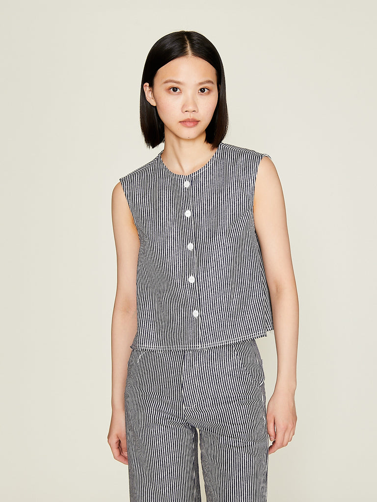 Eleph - A Cropped Top in Navy