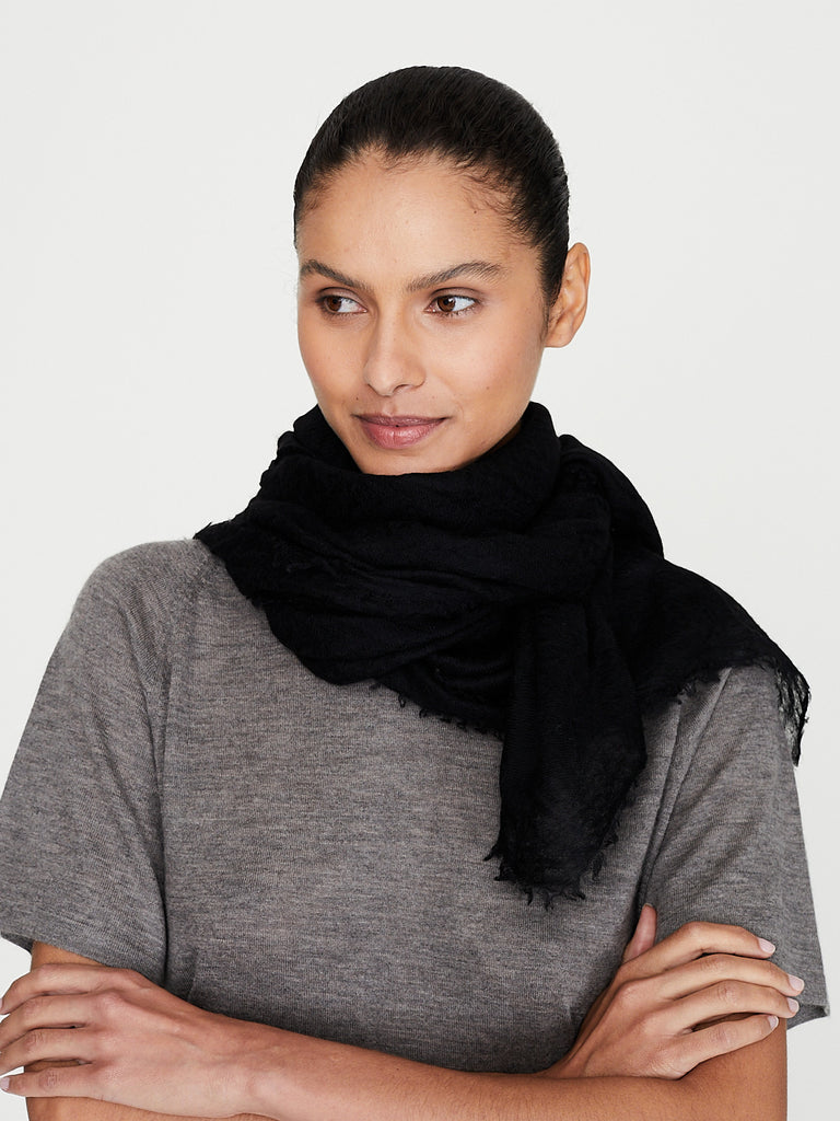Frenckenberger - Woven Scarf in Black