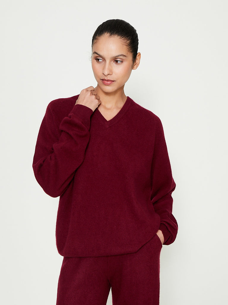 Frenckenberger - Boyfriend V-Neck Sweater in Burgundy