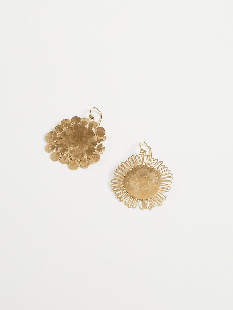 Judy Geib Single Flat Dangly Flowery Earrings in 18k Gold
