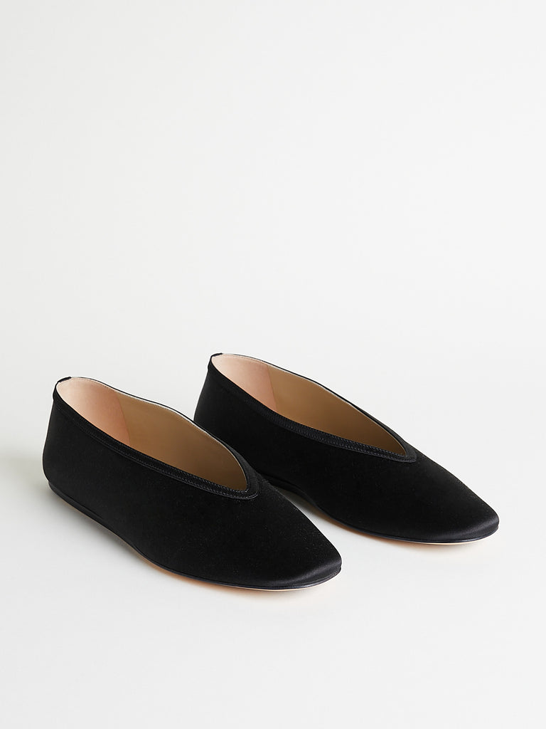 Le Monde Béryl Luna Slipper in Black Satin