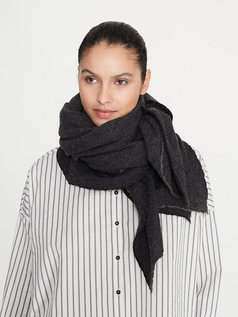 Apuntob - Big Square Cashmere Scarf in Coffee