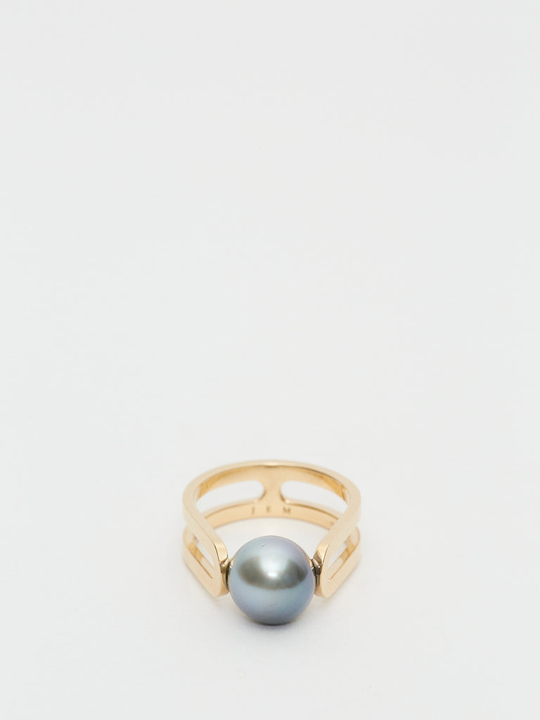 Jem Solitaire Yellow Gold Étreintes Ring with Blue Pearl