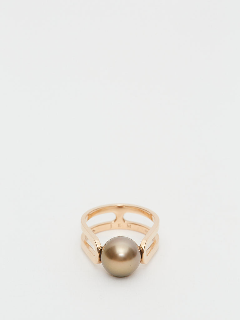 Jem Solitaire Yellow Gold Étreintes Ring with Bronze Pearl