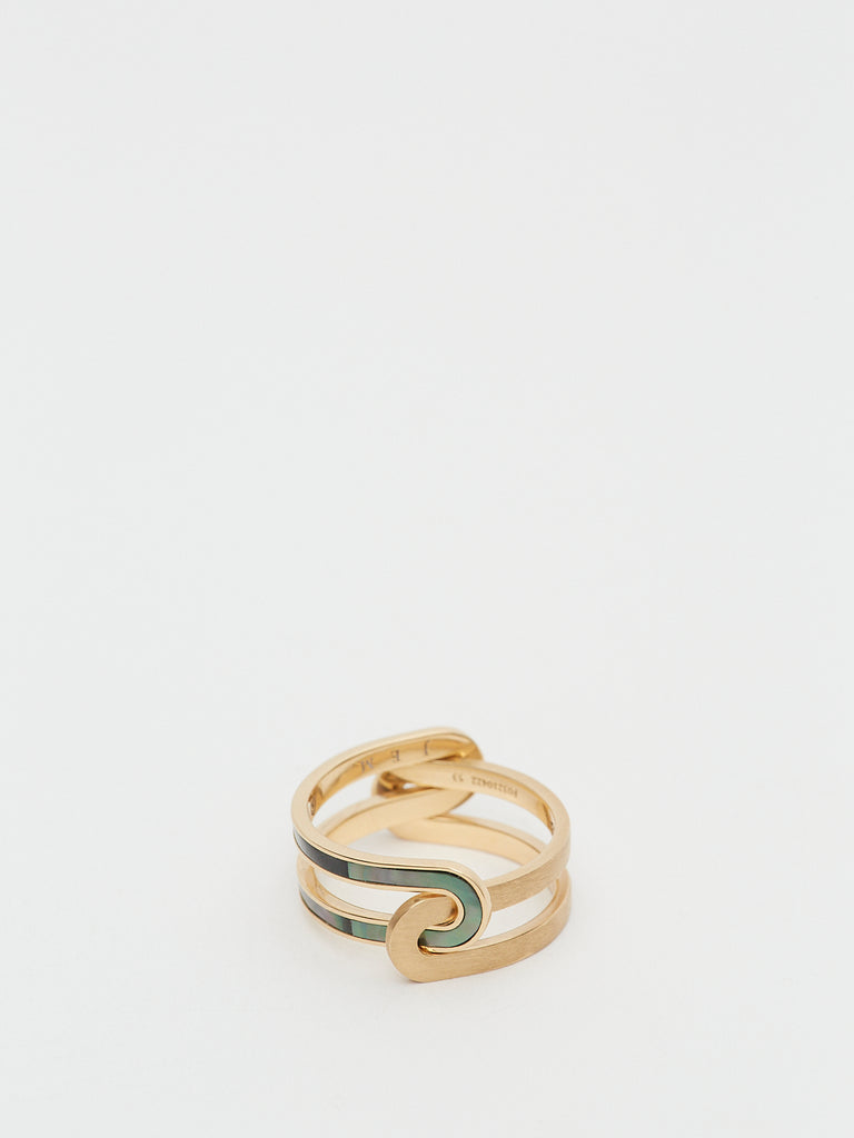 Jem Yellow Gold Étreintes Ring with Green Mother of Pearl